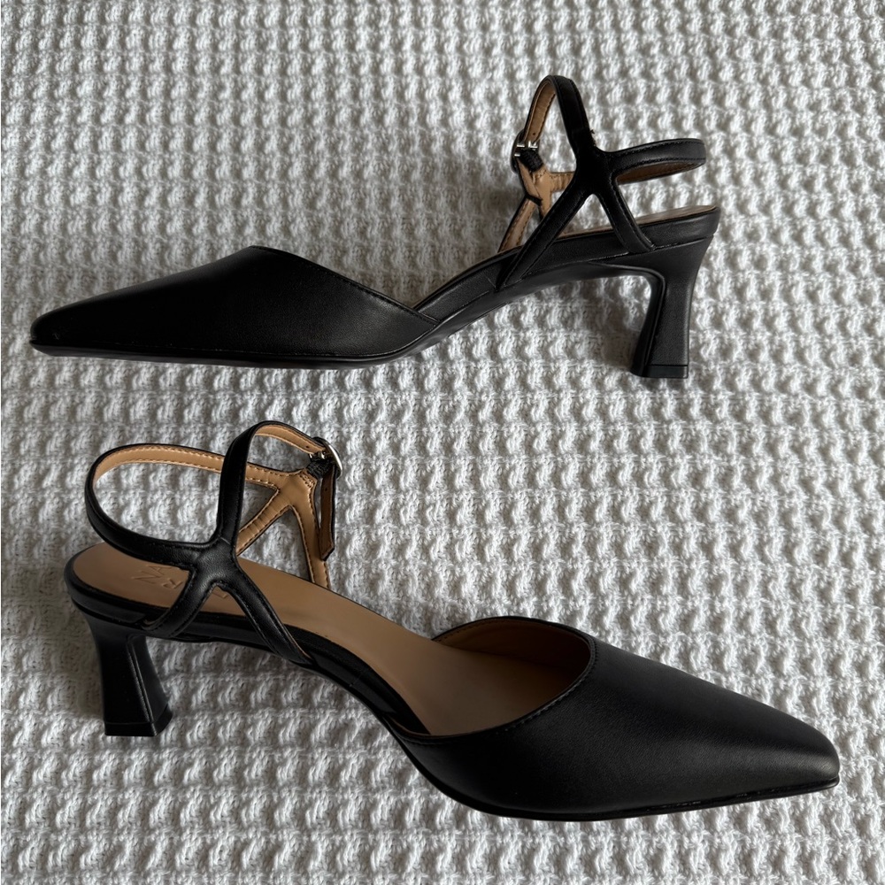 Naturalizer Women's Black Pointed Heels - Picture 2 of 3